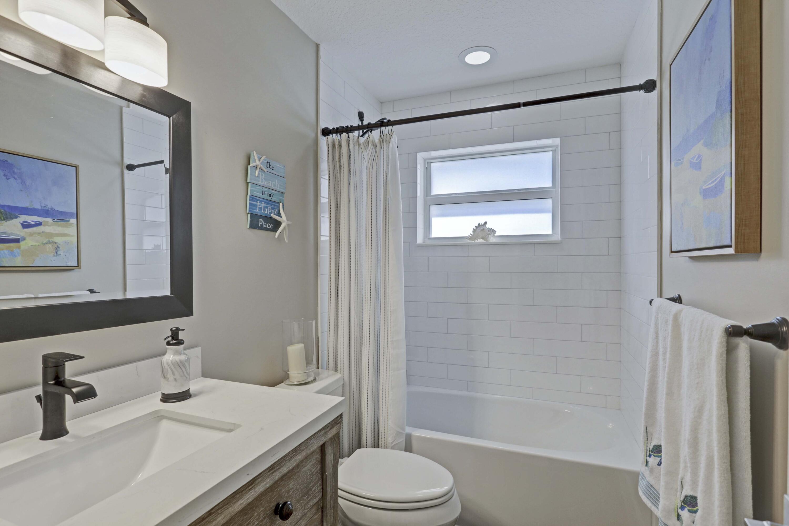 121 Wandering Trail Jupiter, FL 33458 - Photo 28 of 52 Guest Bathroom