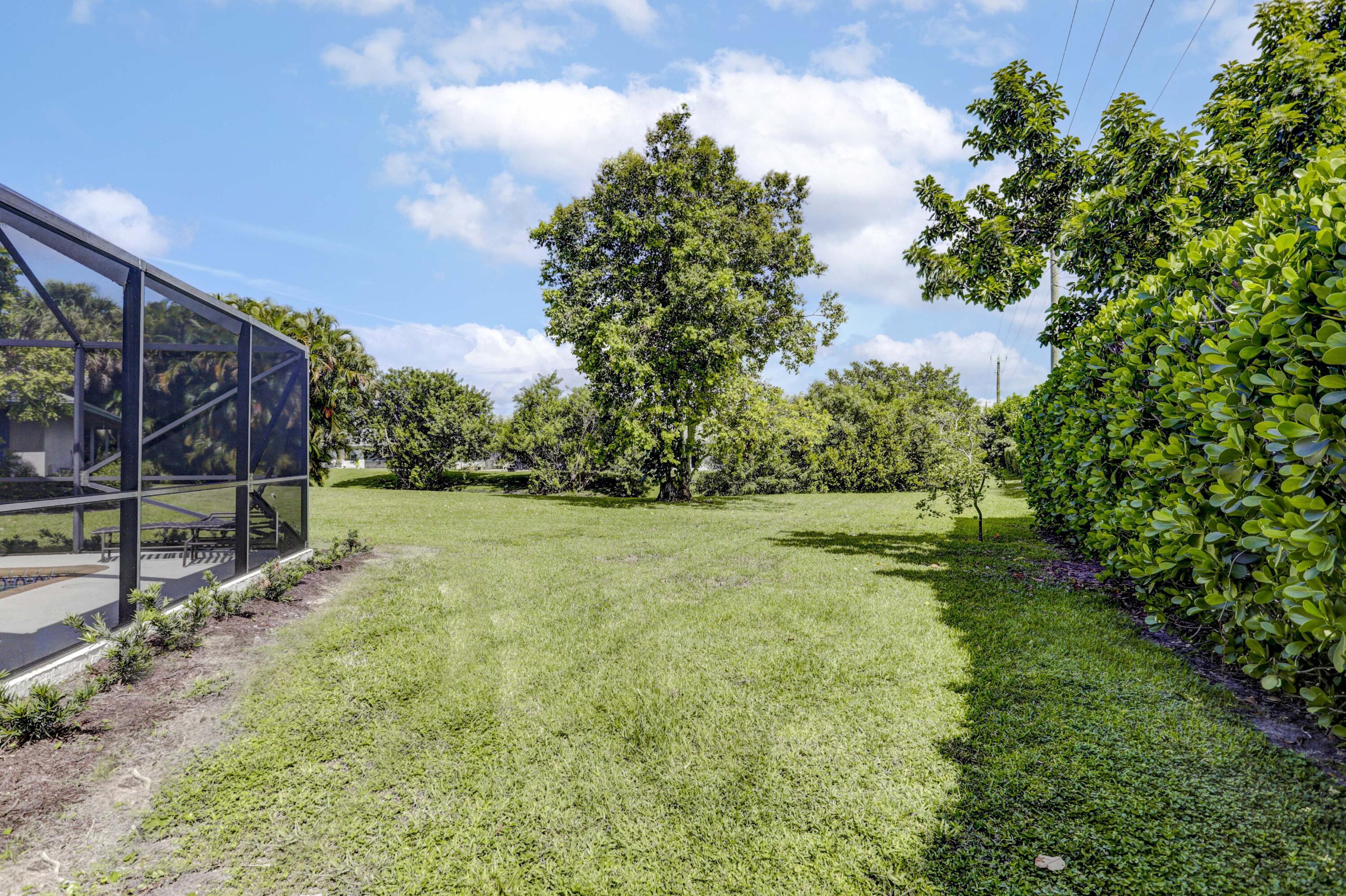 121 Wandering Trail Jupiter, FL 33458 - Photo 47 of 52 Side yard