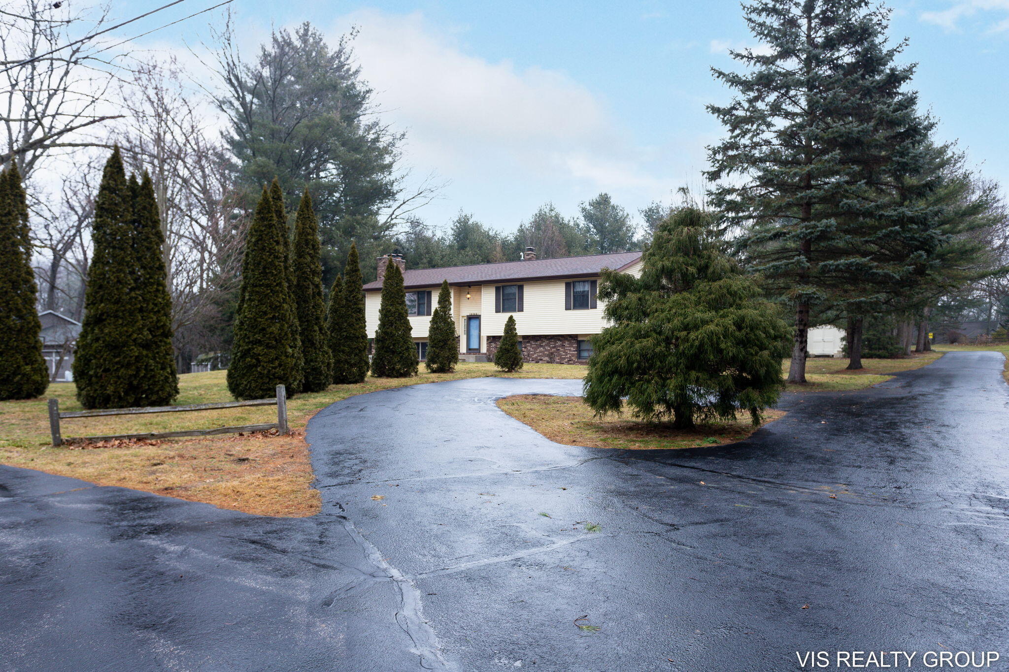 18482 North Fruitport Road Spring Lake, MI 49456 - Photo 4 of 51 4-web-or-mls-18482 N Fruitport Rd Spring