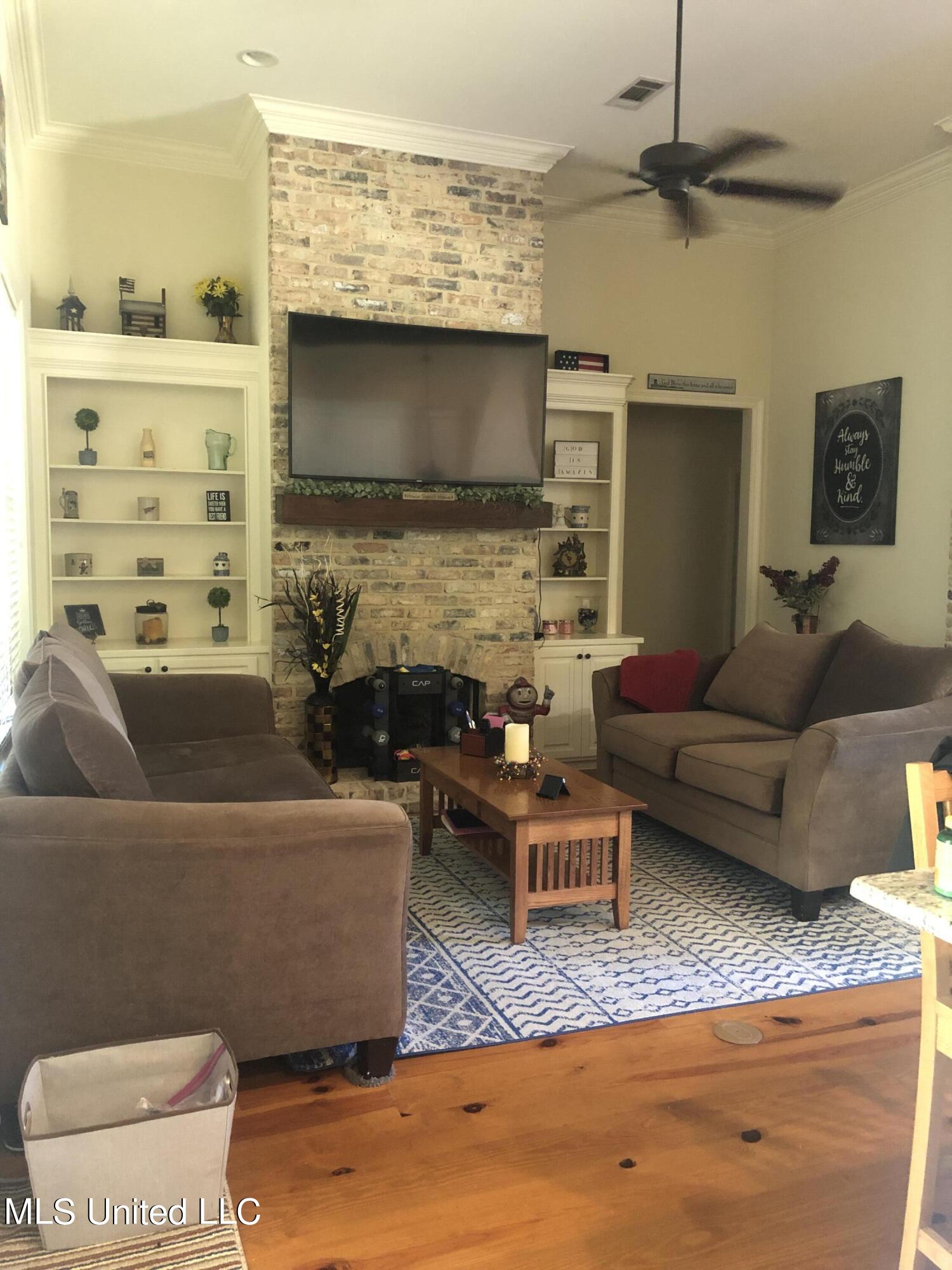134 View Pointe Drive Clinton, MS 39056 - Photo 2 of 38 Living Room 1