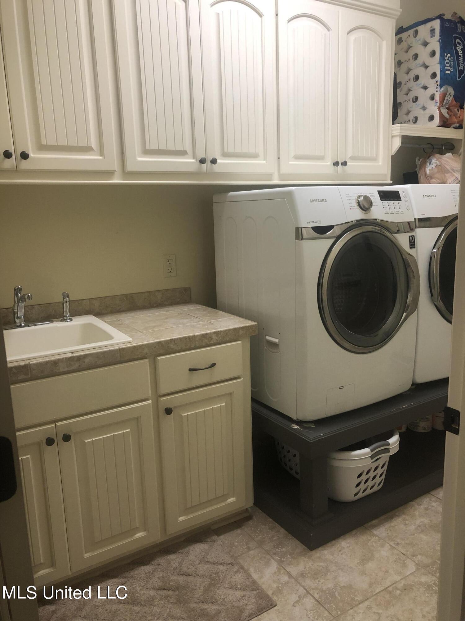 134 View Pointe Drive Clinton, MS 39056 - Photo 32 of 38 Laundry