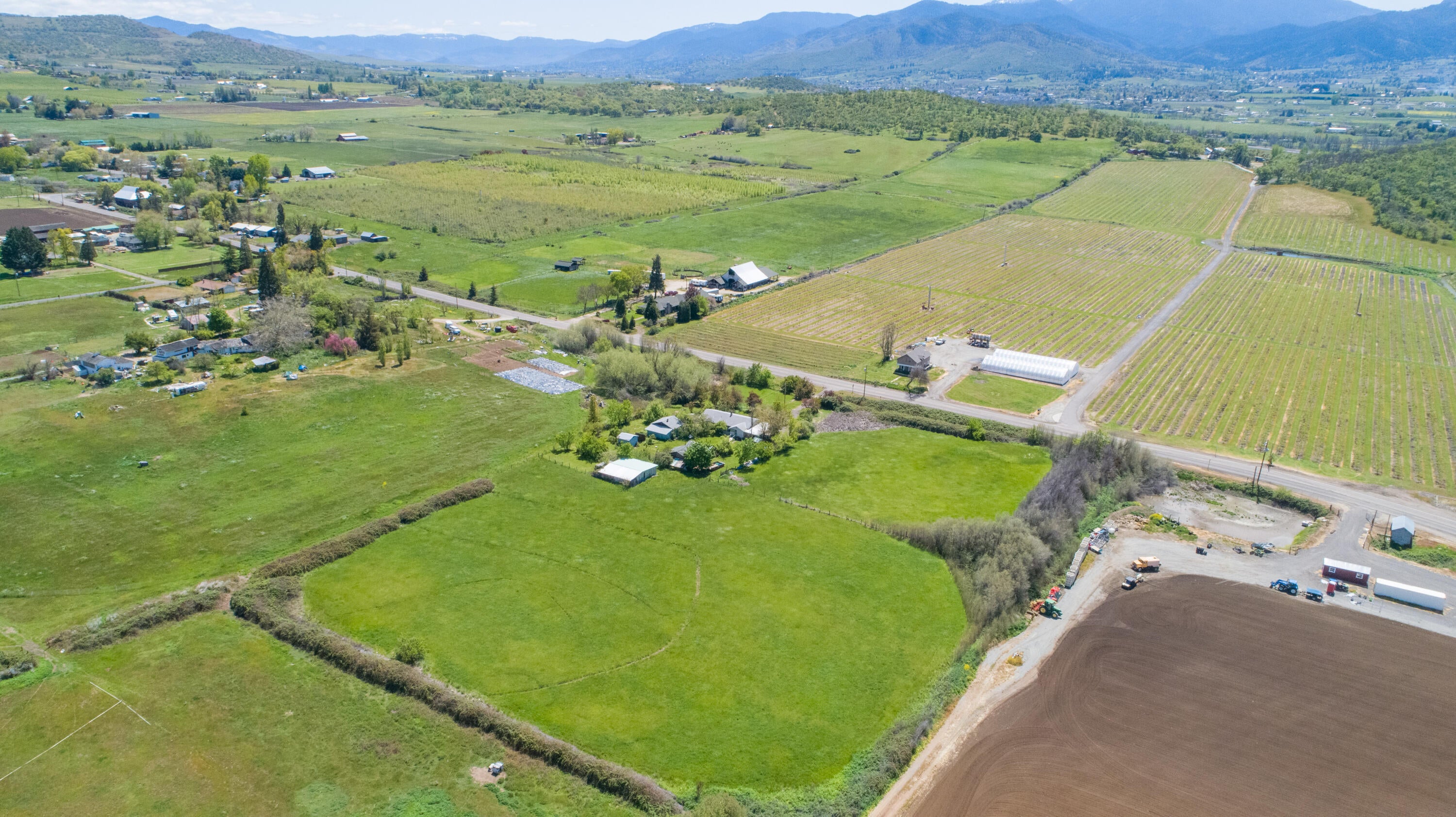 4375 Fern Valley Road Medford, OR 97504 - Photo 10 of 49 10