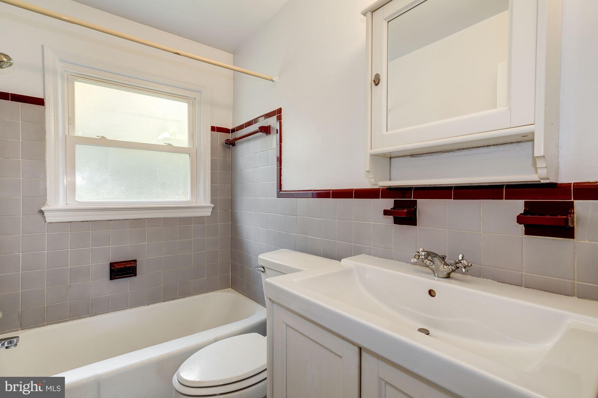 1608 Grace Church Road Silver Spring, MD 20910 - Photo 9 of 26 Full bath on main level