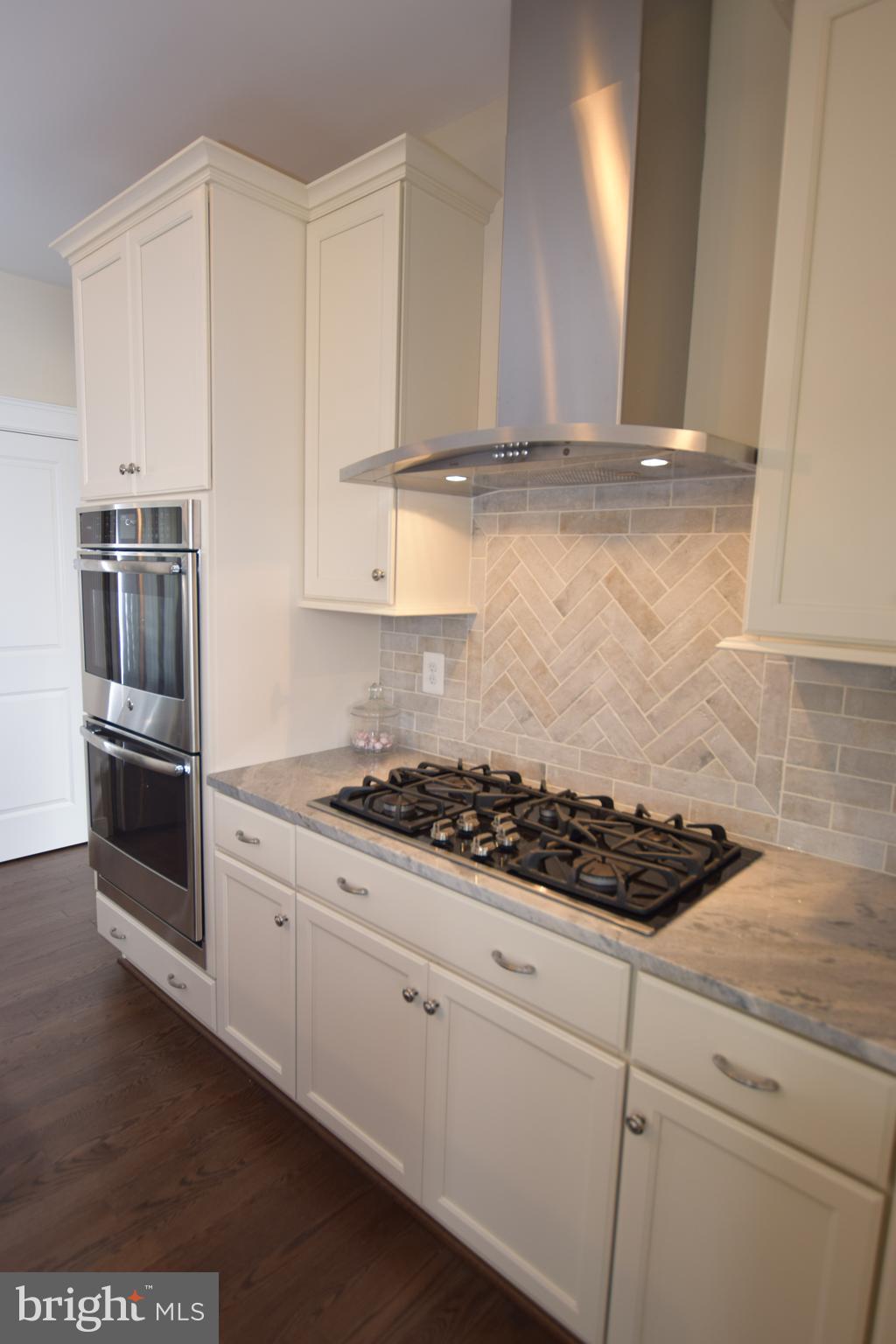 4 Old Frederick Road Cooksville, MD 21723 - Photo 22 of 60 5 BURNER GAS COOKTOP AND STAINLESS HOOD