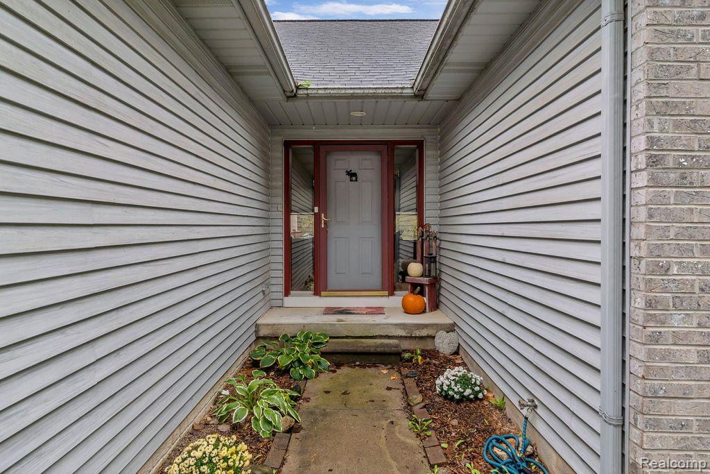 8092 South Nichols Road Gaines, MI 48436 - Photo 9 of 33 Gallery Image 9