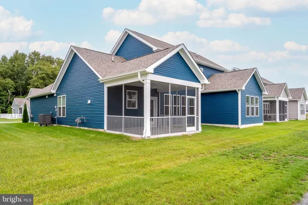 a view of a yard in front of house
