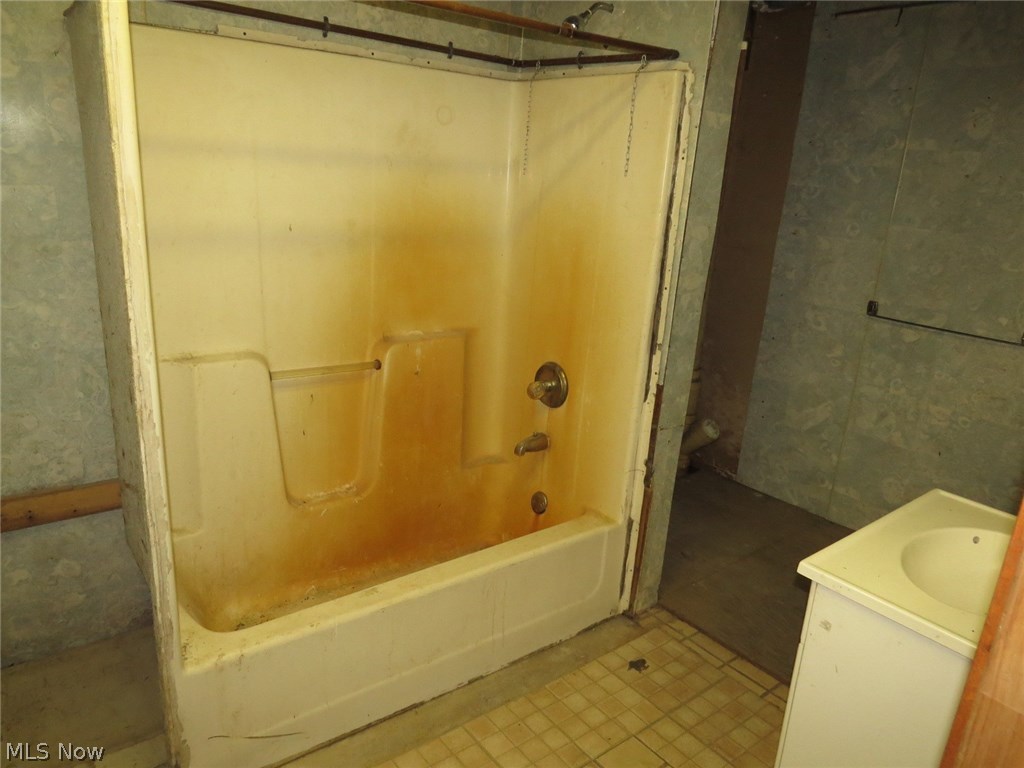 8117 Magnet Road Northeast Minerva, OH 44657 - Photo 14 of 21 Gallery Image 14