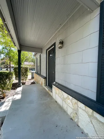 $1,550 | 935 Allen Avenue, New Braunfels, TX 78130