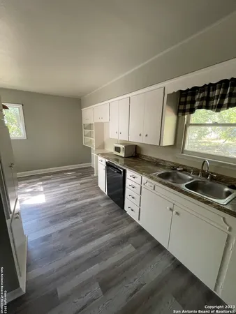 $1,550 | 935 Allen Avenue, New Braunfels, TX 78130