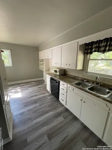 $1,795 | 935 Allen Avenue, New Braunfels, TX 78130