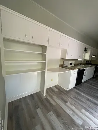 $1,550 | 935 Allen Avenue, New Braunfels, TX 78130