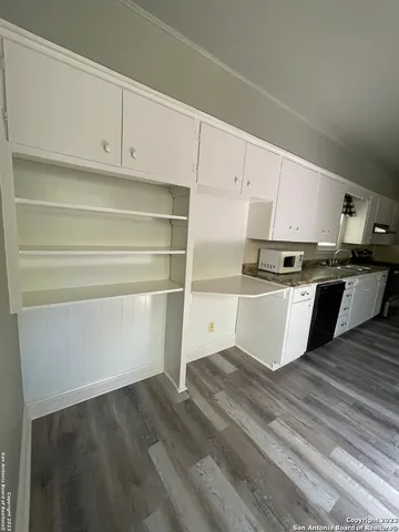 $1,795 | 935 Allen Avenue, New Braunfels, TX 78130