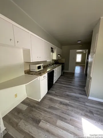 $1,795 | 935 Allen Avenue, New Braunfels, TX 78130