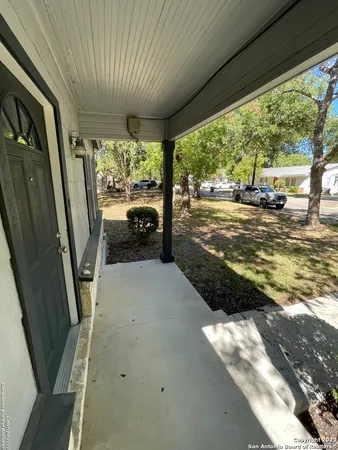 $1,550 | 935 Allen Avenue, New Braunfels, TX 78130