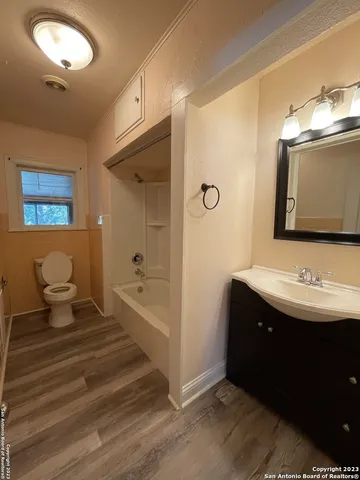 $1,795 | 935 Allen Avenue, New Braunfels, TX 78130