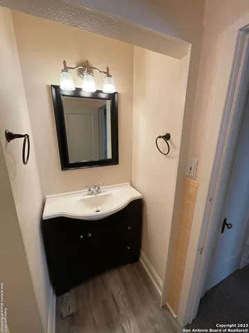 $1,795 | 935 Allen Avenue, New Braunfels, TX 78130