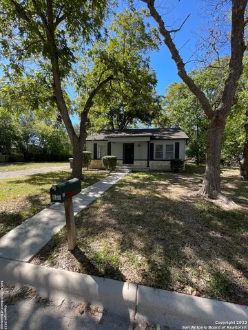 $1,795 | 935 Allen Avenue, New Braunfels, TX 78130