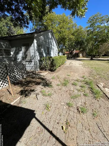 $1,795 | 935 Allen Avenue, New Braunfels, TX 78130