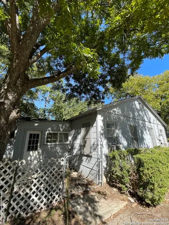 $1,550 | 935 Allen Avenue, New Braunfels, TX 78130