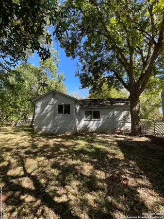$1,550 | 935 Allen Avenue, New Braunfels, TX 78130