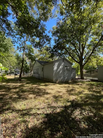 $1,795 | 935 Allen Avenue, New Braunfels, TX 78130