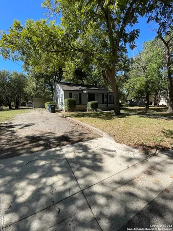 $1,550 | 935 Allen Avenue, New Braunfels, TX 78130