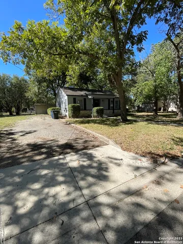 $1,795 | 935 Allen Avenue, New Braunfels, TX 78130