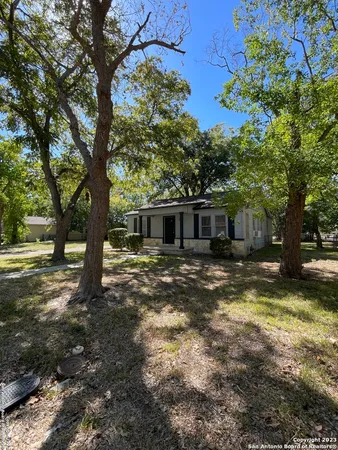 $1,550 | 935 Allen Avenue, New Braunfels, TX 78130