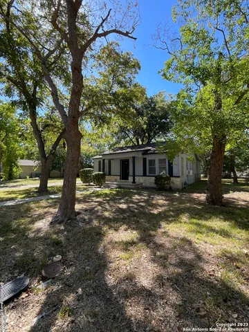 $1,795 | 935 Allen Avenue, New Braunfels, TX 78130