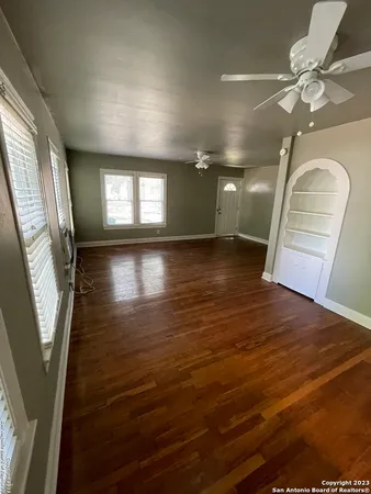 $1,550 | 935 Allen Avenue, New Braunfels, TX 78130