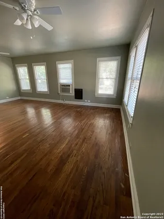 $1,550 | 935 Allen Avenue, New Braunfels, TX 78130