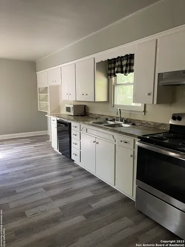 $1,795 | 935 Allen Avenue, New Braunfels, TX 78130