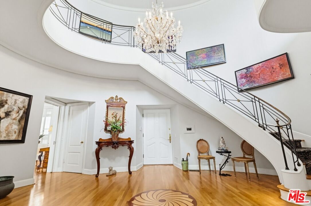 516 South Rimpau Boulevard Los Angeles, CA 90020 - Photo 12 of 72