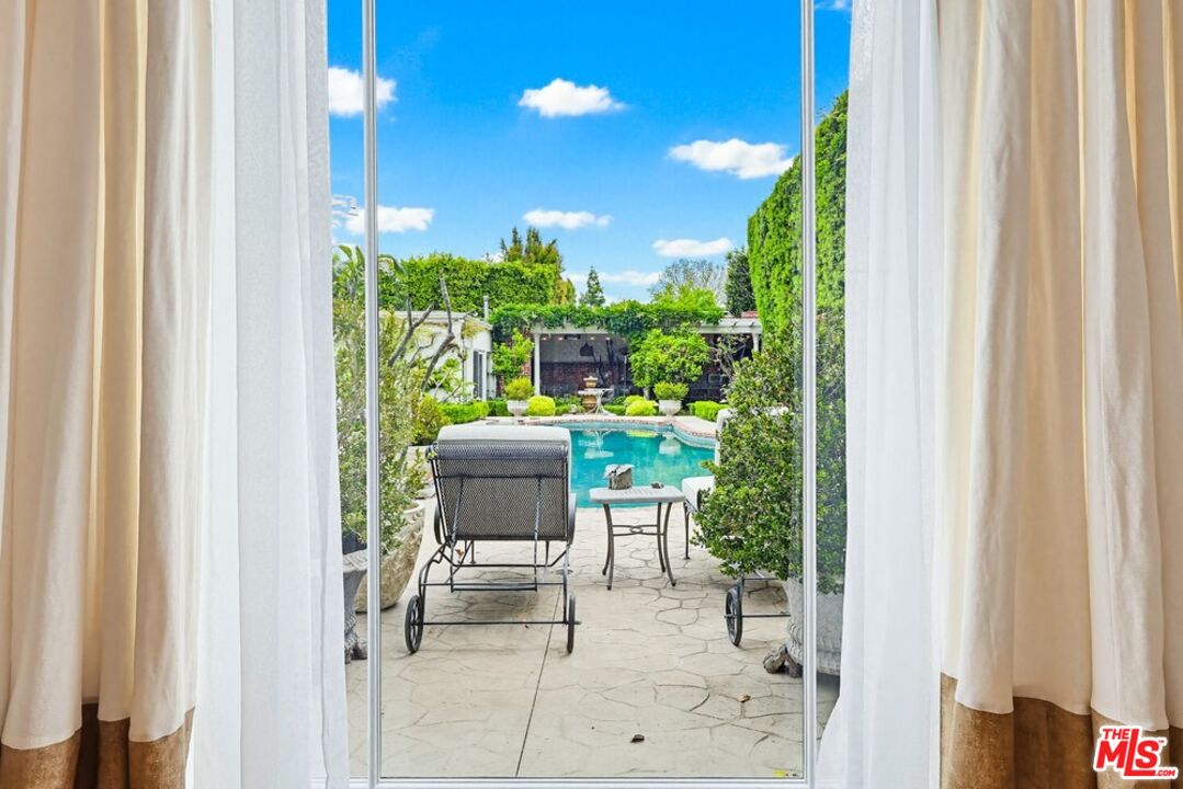 516 South Rimpau Boulevard Los Angeles, CA 90020 - Photo 15 of 72