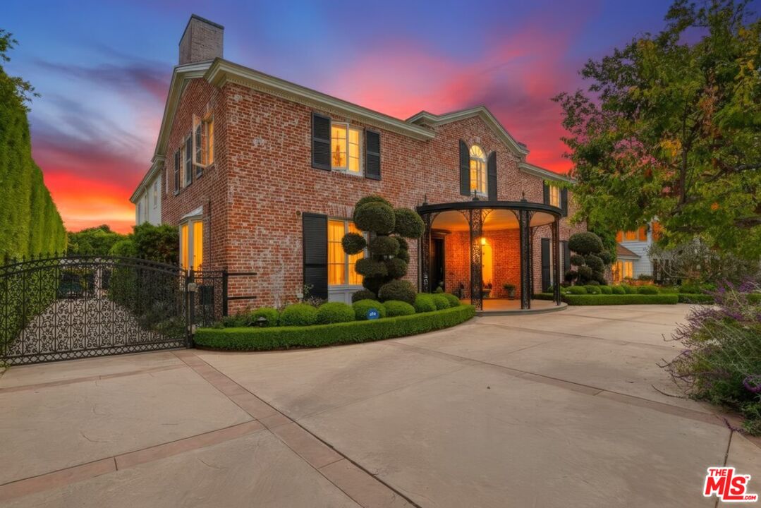 516 South Rimpau Boulevard Los Angeles, CA 90020 - Photo 2 of 72