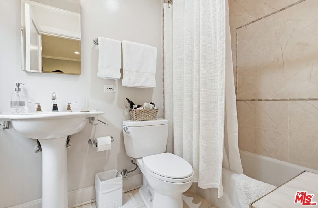 516 South Rimpau Boulevard Los Angeles, CA 90020 - Photo 36 of 72