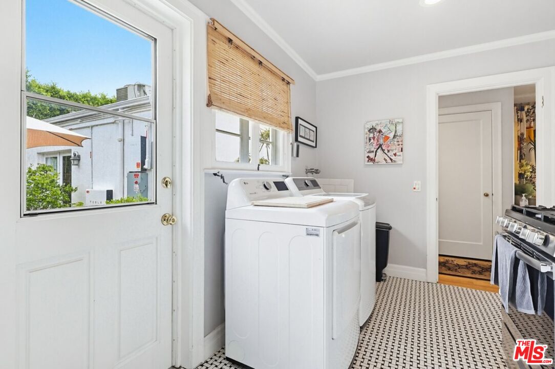 516 South Rimpau Boulevard Los Angeles, CA 90020 - Photo 38 of 72