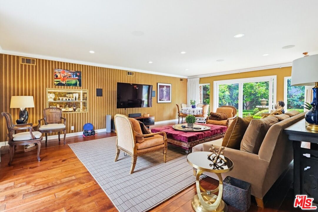 516 South Rimpau Boulevard Los Angeles, CA 90020 - Photo 40 of 72