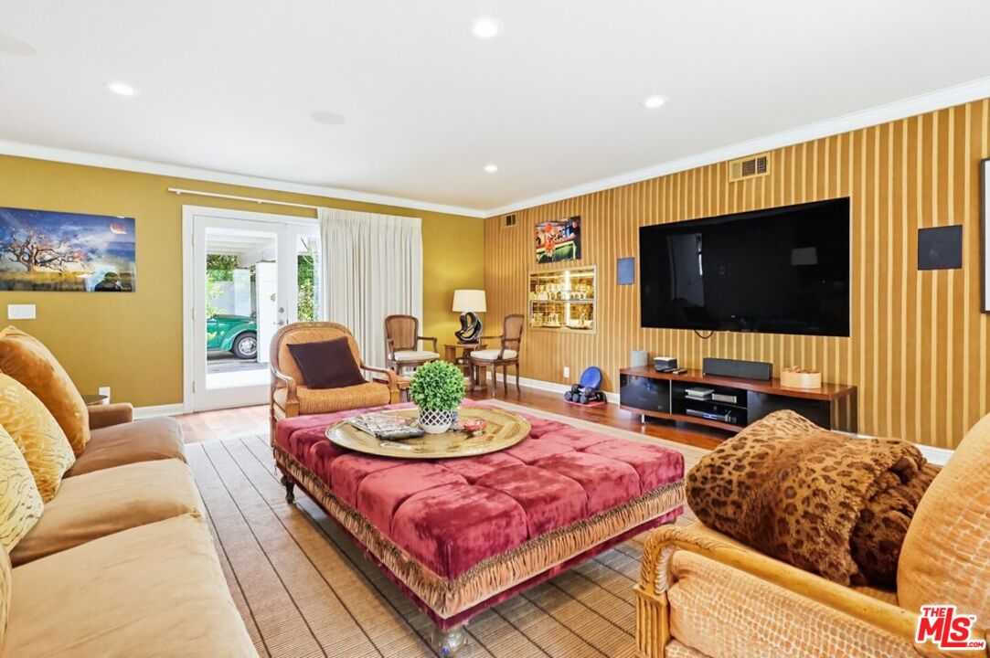 516 South Rimpau Boulevard Los Angeles, CA 90020 - Photo 42 of 72