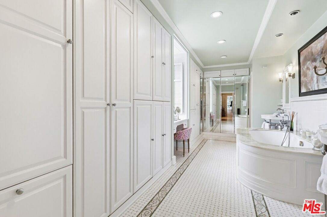 516 South Rimpau Boulevard Los Angeles, CA 90020 - Photo 48 of 72