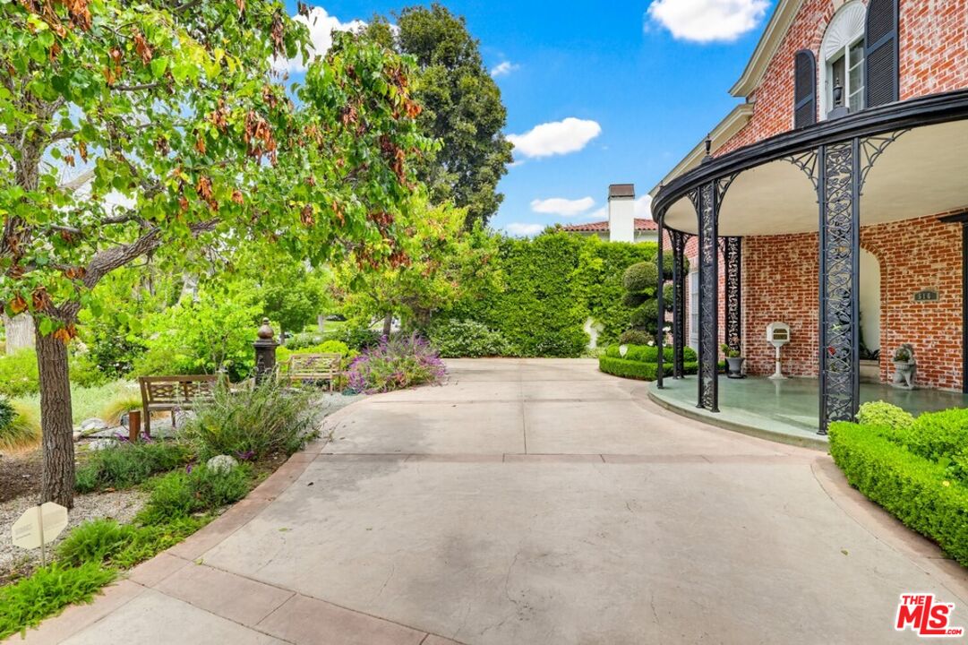 516 South Rimpau Boulevard Los Angeles, CA 90020 - Photo 5 of 72