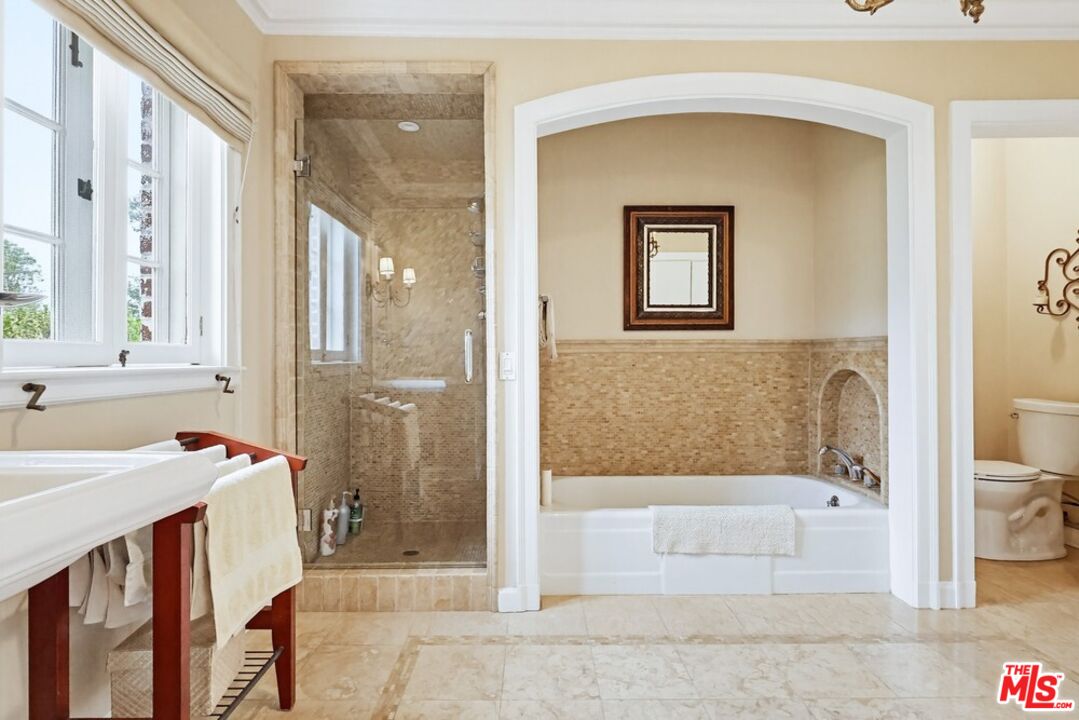 516 South Rimpau Boulevard Los Angeles, CA 90020 - Photo 53 of 72