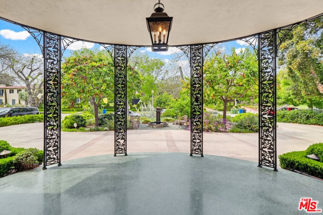 516 South Rimpau Boulevard Los Angeles, CA 90020 - Photo 8 of 72