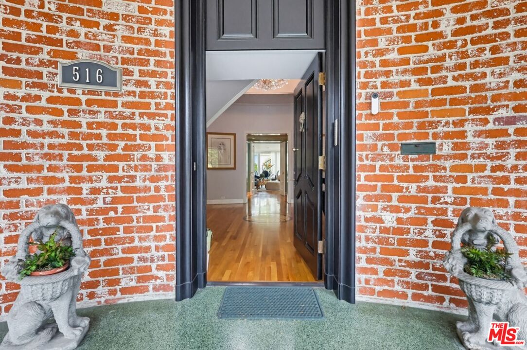 516 South Rimpau Boulevard Los Angeles, CA 90020 - Photo 10 of 72