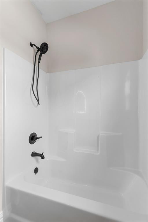 4695 Sisk Road Wichita Falls, TX 76310 - Photo 28 of 32 Bathroom with shower / tub combination