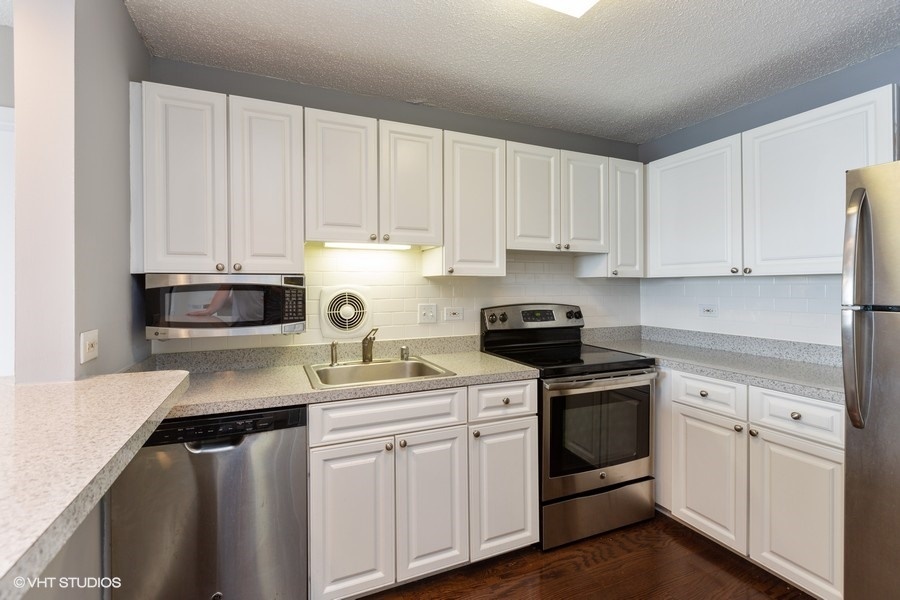 111 West Maple Street, Unit 2408 Chicago, IL 60610 - Photo 6 of 12