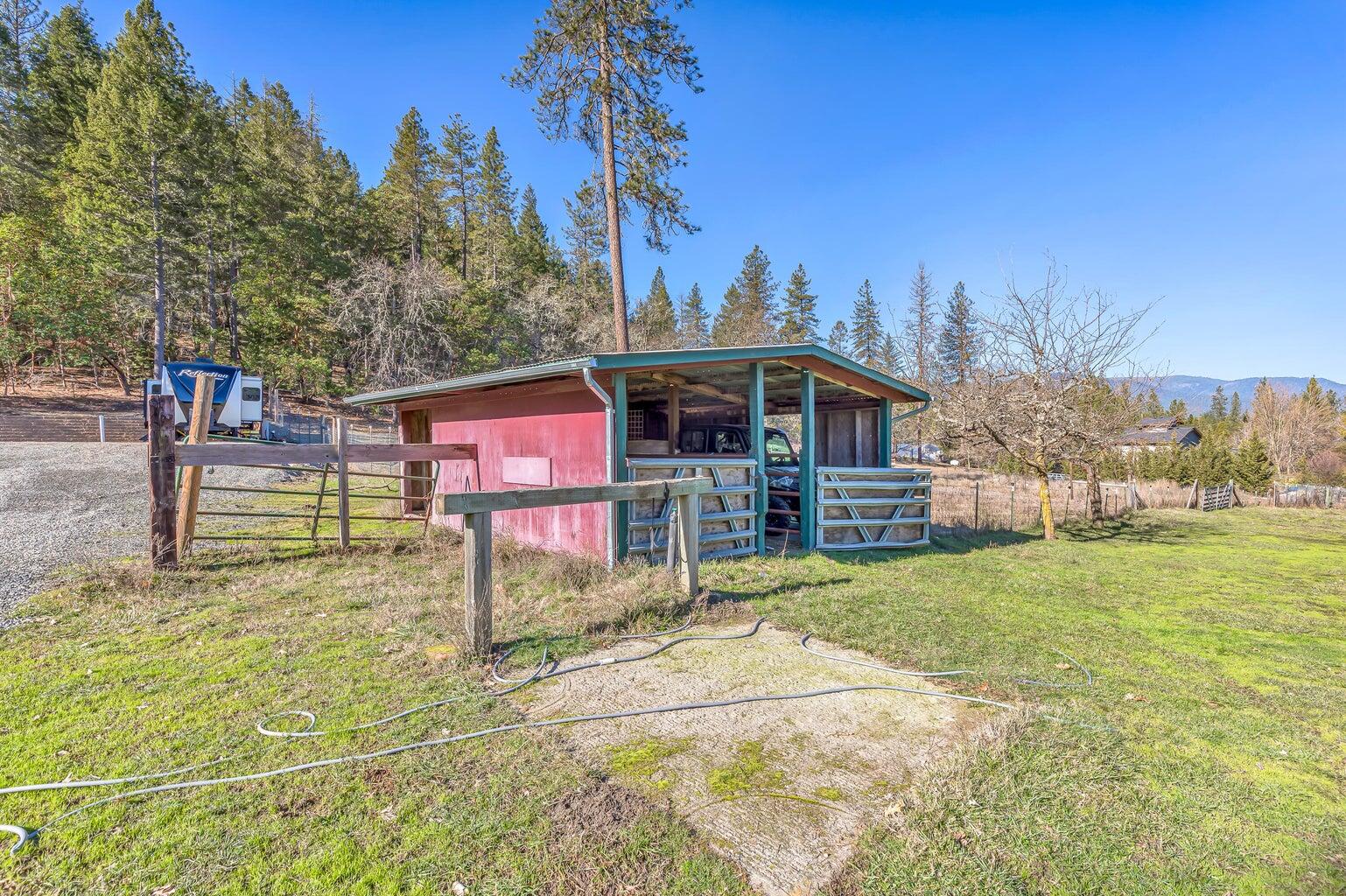 1956 East Fork Road Williams, OR 97544 - Photo 27 of 40 27