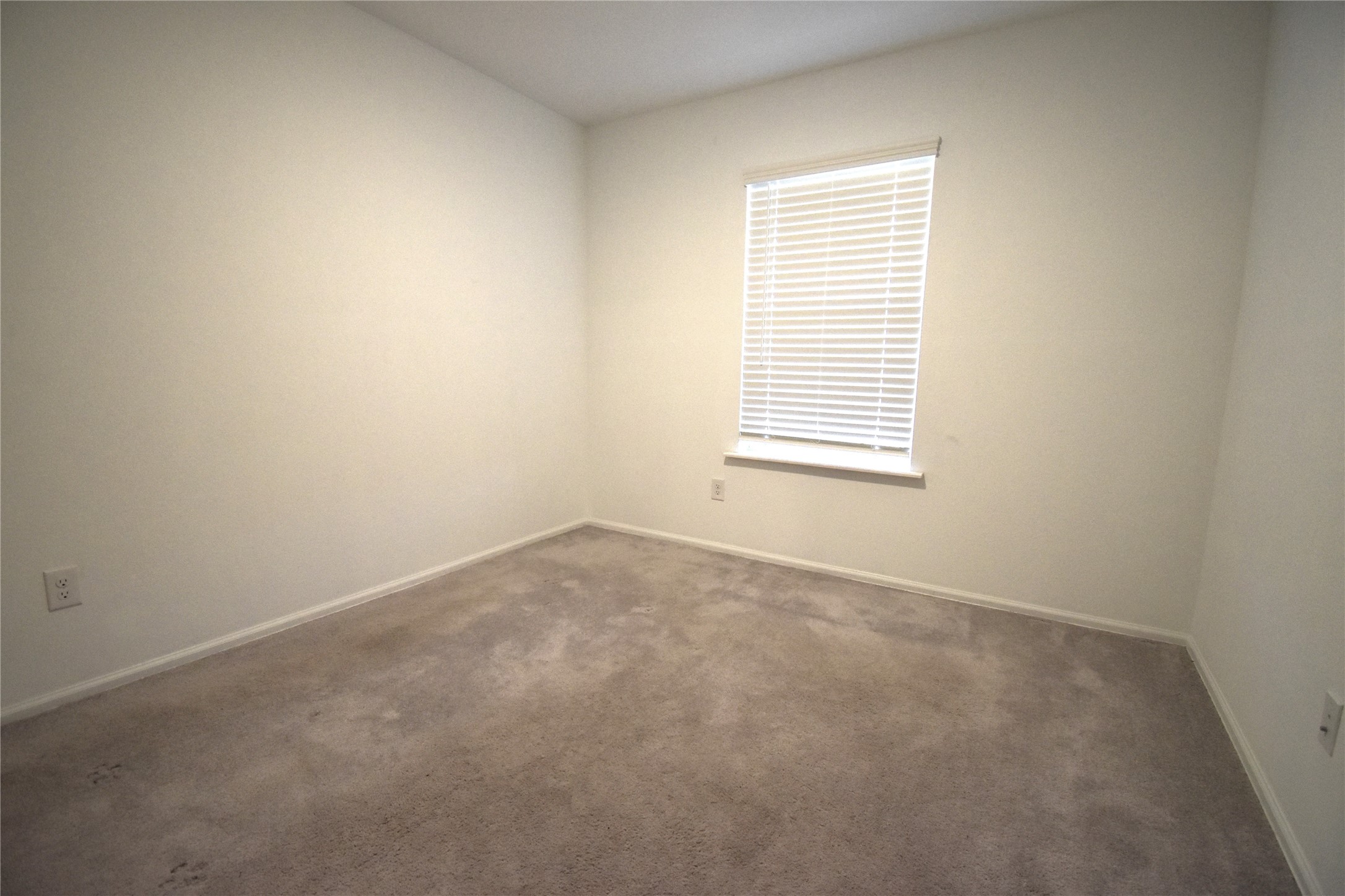 3326 Spanish Oak Lane Rosenberg, TX 77471 - Photo 18 of 24 an empty room with a window