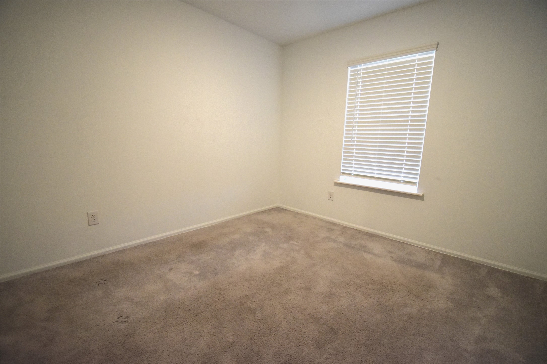 3326 Spanish Oak Lane Rosenberg, TX 77471 - Photo 19 of 24 an empty room with a window
