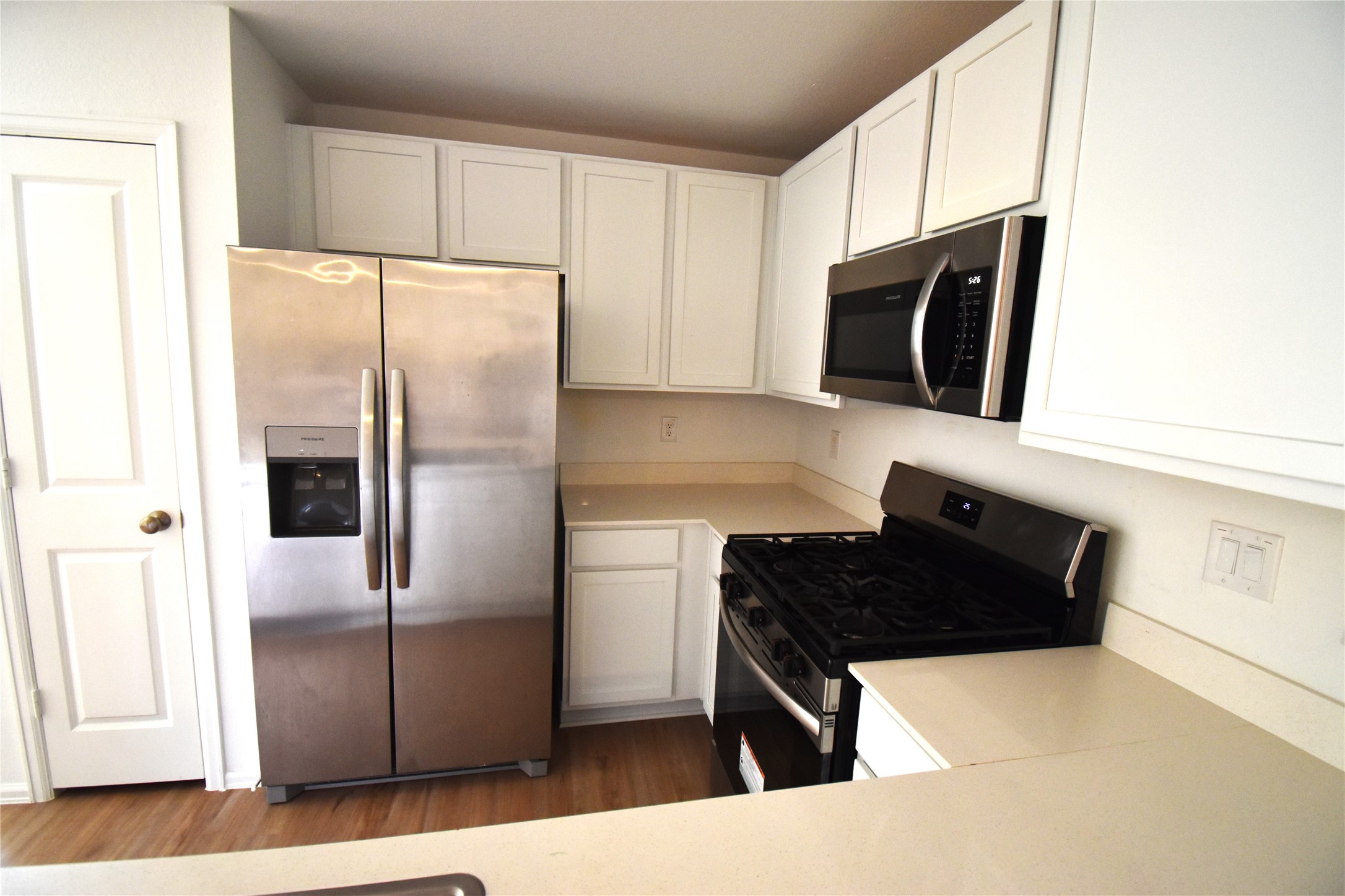 3326 Spanish Oak Lane Rosenberg, TX 77471 - Photo 4 of 24 a kitchen with stainless steel appliances granite countertop a refrigerator a stove and a microwave